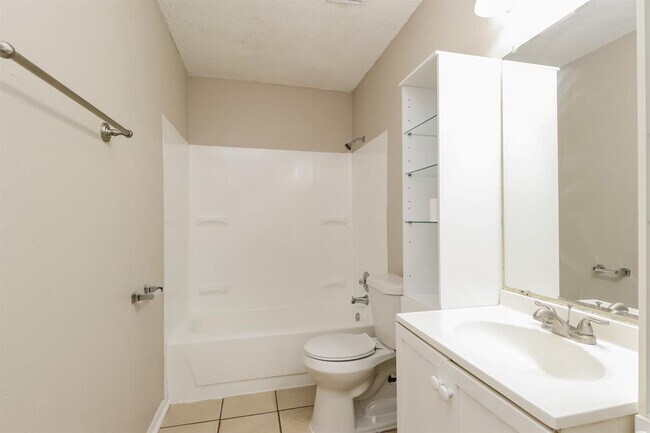 Building Photo - 22626 Guardsman Ln