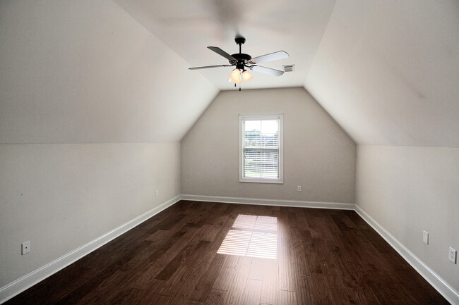 Building Photo - 114 Huber St