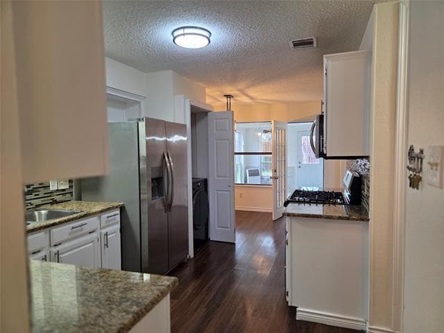 Building Photo - 452 Leisure Ln