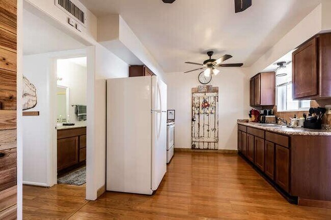 Building Photo - 10545 W Coggins Dr