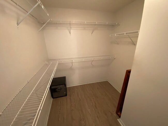 Building Photo - ANNUAL Lease – Turnkey 2+2 Patio Villa in the Desirable Village of Bonnybrook