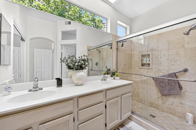 Building Photo - 78297 Willowrich Dr