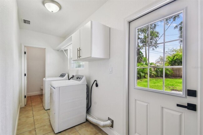 Building Photo - 4802 W Longfellow Ave