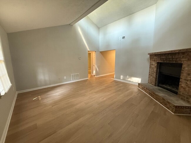 Building Photo - PRE - LEASING FOR AUGUST 11TH 2026!