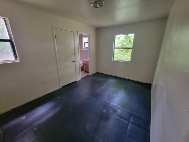 Building Photo - 1290 Henson Ln