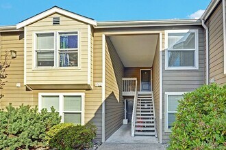 Building Photo - Stunning 2 bed, 2 bath condo near Bellevue College