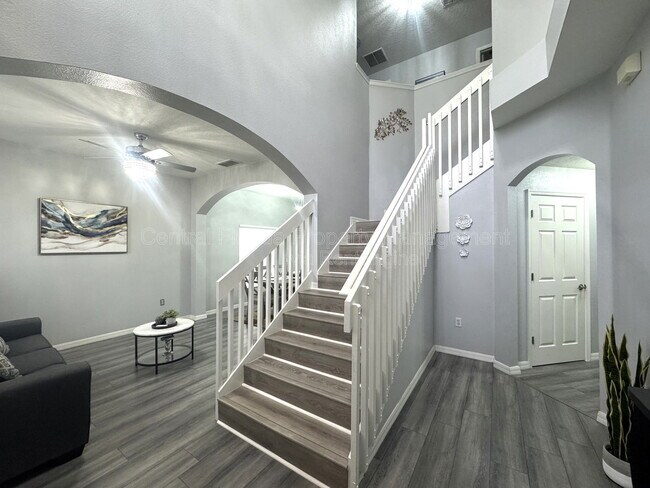 Building Photo - 736 Kildrummy Dr