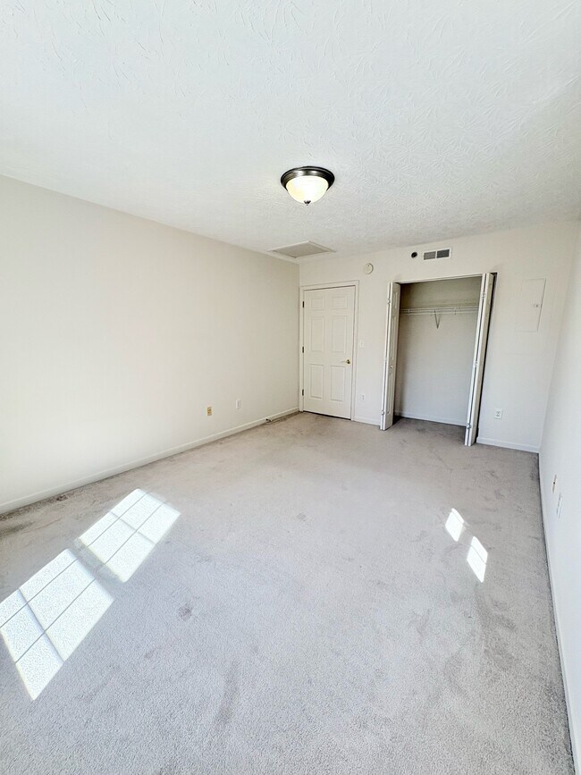Building Photo - 38 Rosette Ln