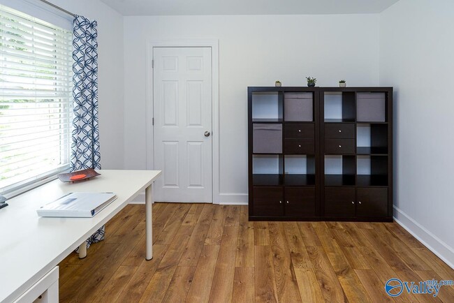 Building Photo - 208 S Oxford Cir