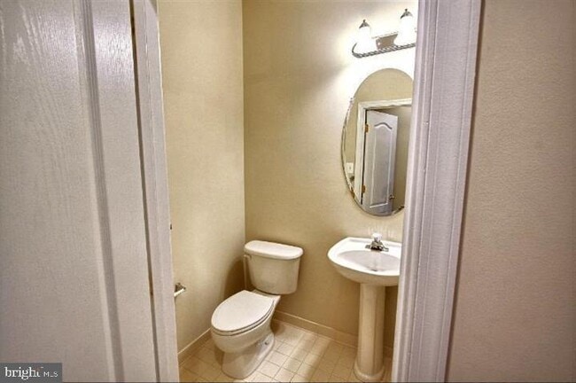 Building Photo - 903 Crestfield Dr