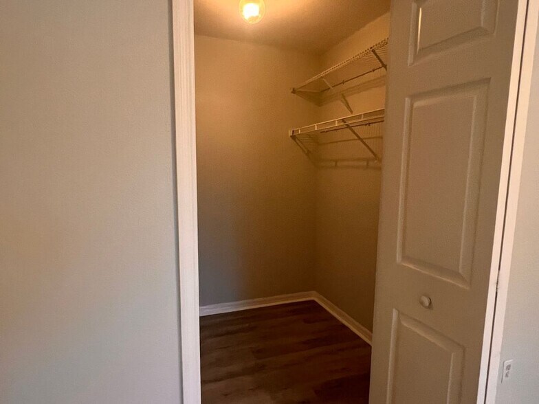 Building Photo - 7524 Seurat St