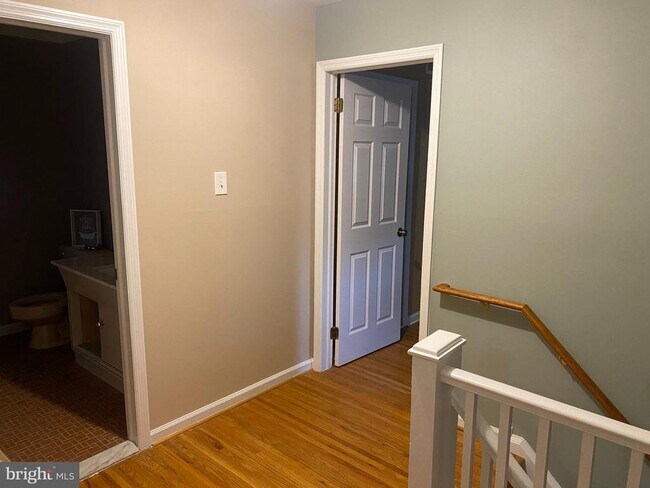 Building Photo - 415 Monmouth Dr