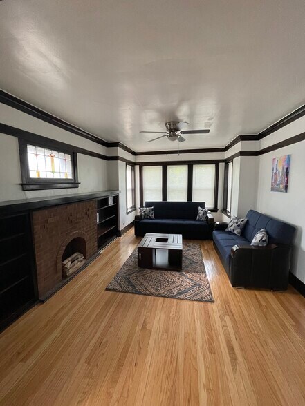 Primary Photo - 1219 N Laramie Ave