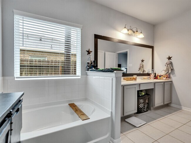 Building Photo - 8719 Willet St