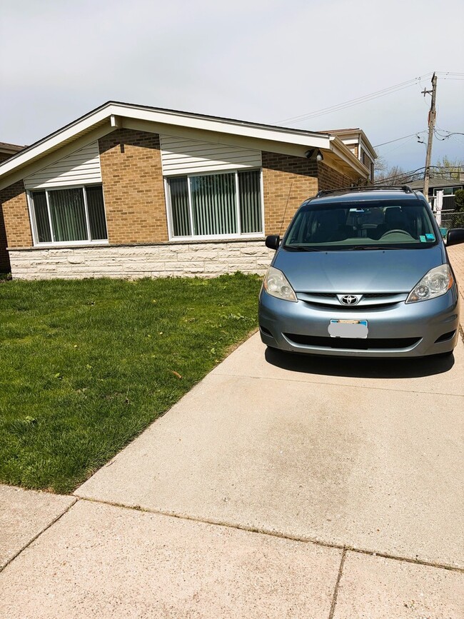 Building Photo - 5250 Jarvis Ave