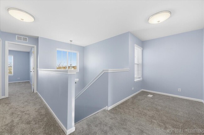 Building Photo - 472 Majestic Ln