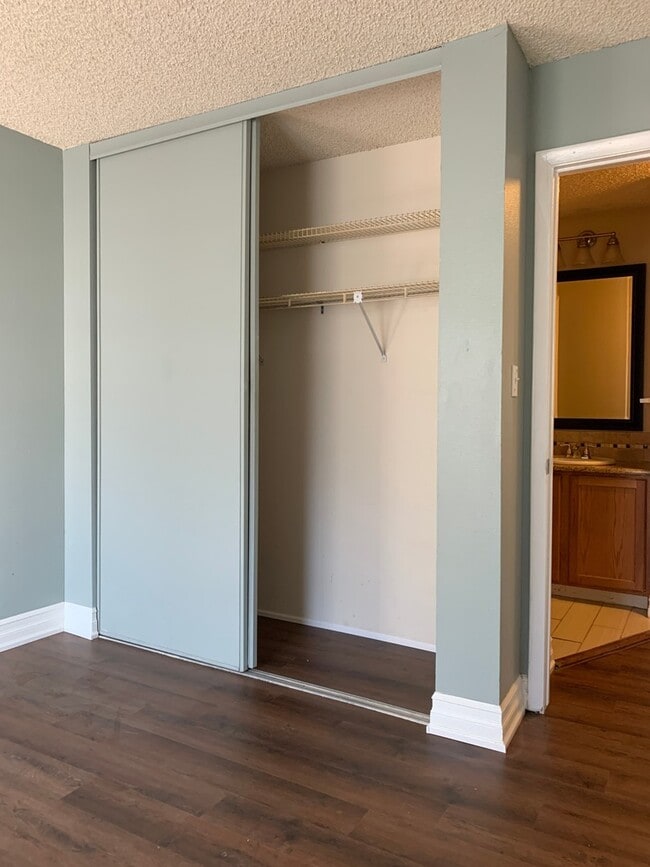 Building Photo - Top Floor Condo in Southeast Denver 2 bed ...