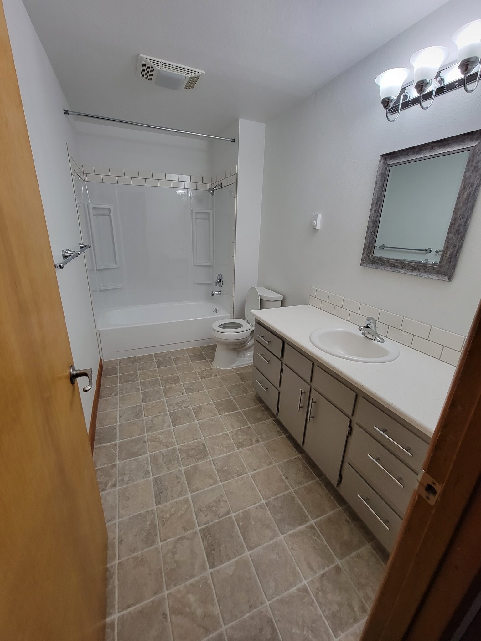 Building Photo - 2204 Assumption St