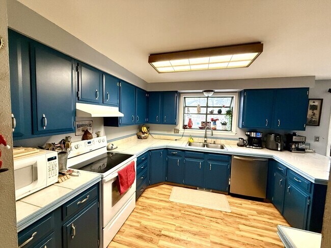 Building Photo - 2565 N 3rd E St