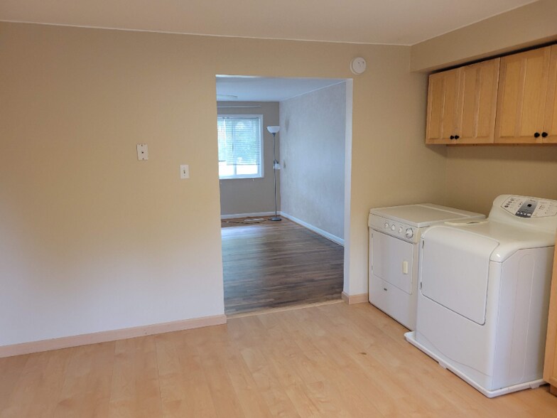 Building Photo - 2811 Tharp Dr