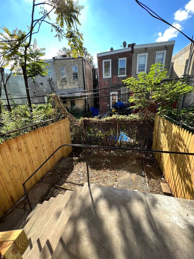 Building Photo - Gorgeous 4b/1.5b Home! Section 8 only!