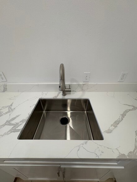 Kitchen sink - 6446 Palm View Ave