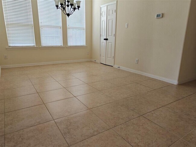 Building Photo - 5551 Twin Rivers Ln