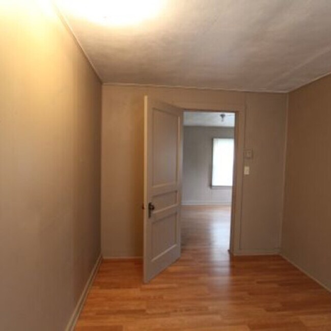 Building Photo - 415 Chatauqua Ln.