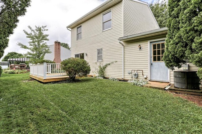 Building Photo - 32 Forest Cir