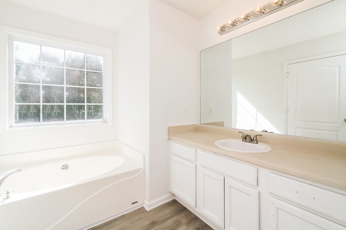 Building Photo - 305 Brook Ct