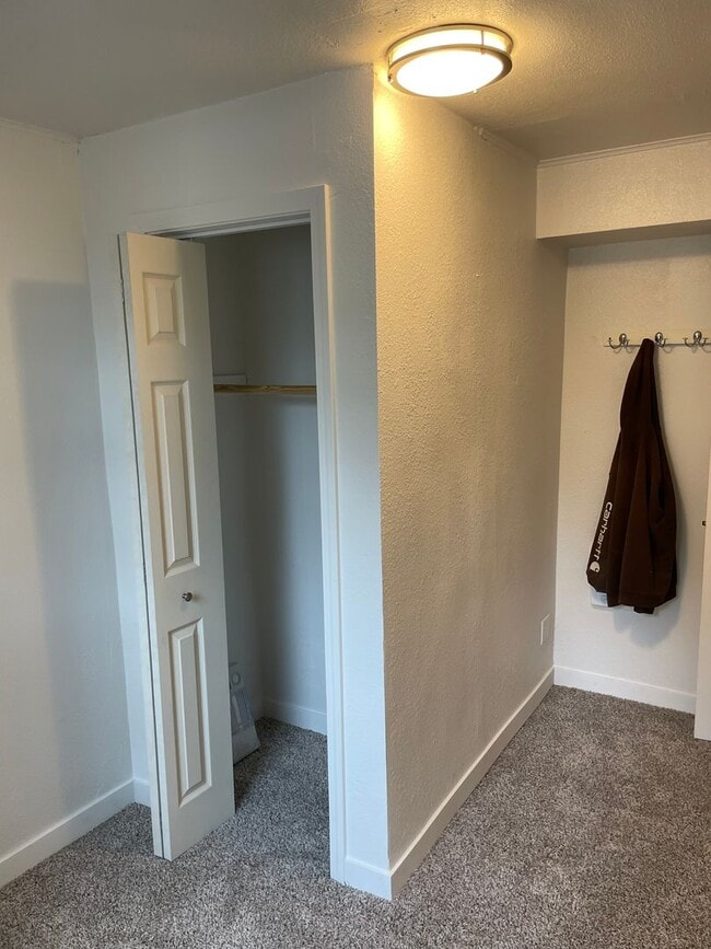 Building Photo - 2 Bed / 1 Bath House in Quiet West Salem Hills!!!