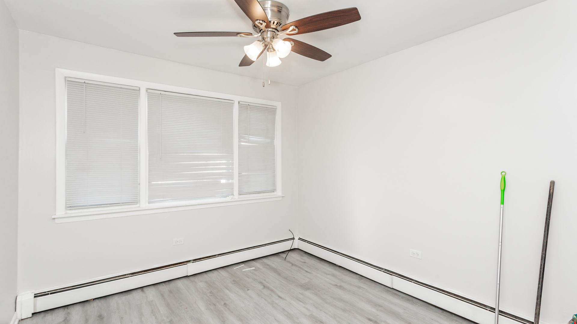 Building Photo - 5940 S Kilbourn Ave