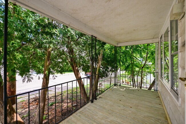 Building Photo - 8 Clarke St