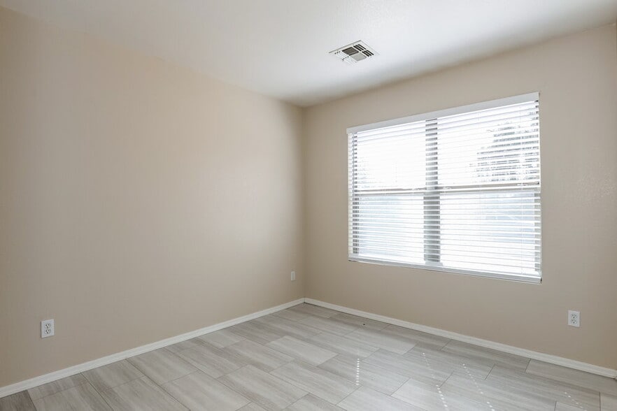 Building Photo - 3042 W Casino Ave