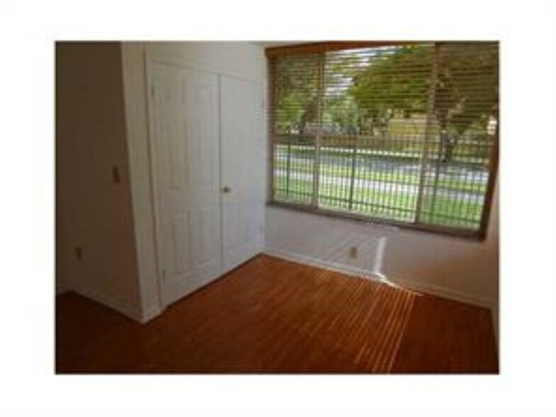 Building Photo - 2890 N Oakland Forest Dr