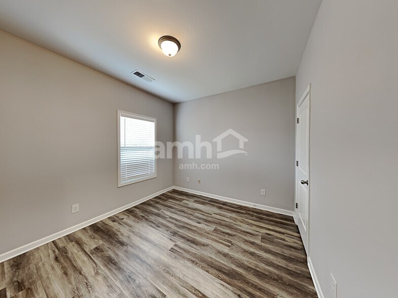Building Photo - 3613 Walking Stick Way NE