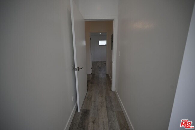 Building Photo - 644 N Manhattan Pl