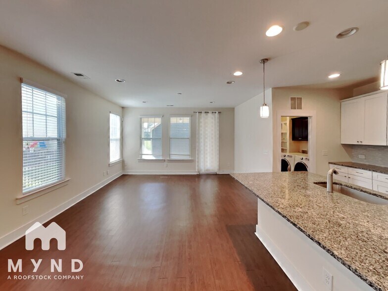 Building Photo - 2613 Double Oaks Rd