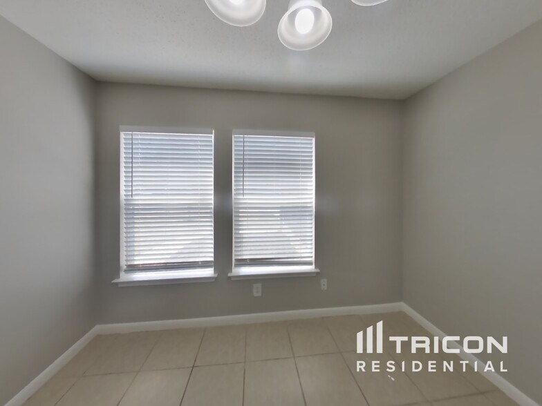 Building Photo - 5930 Encanto Point Dr