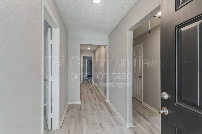 Building Photo - 2107 Lamar Dr