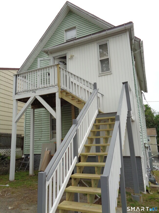 Building Photo - 92 Smith St