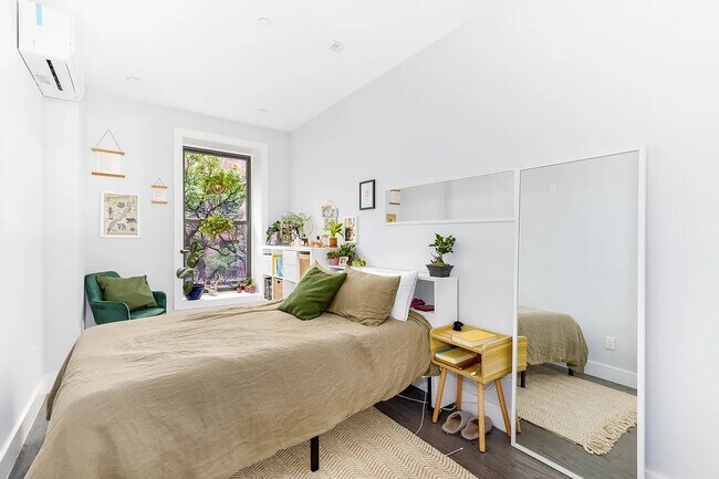 Building Photo - 237 E 31st St