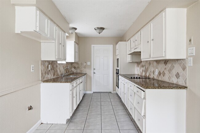 Building Photo - 6122 S Greenpark Dr