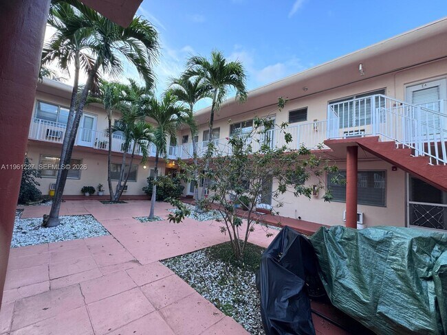 Building Photo - 7840 Harding Ave