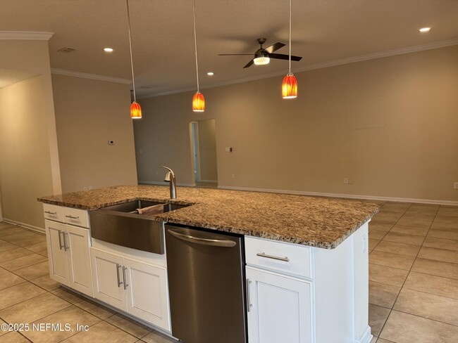 Building Photo - 96 Midway Park Dr