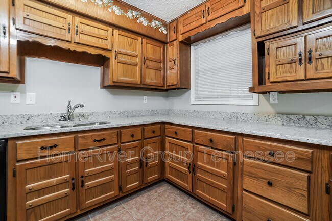 Building Photo - 2775 Ashbriar Dr