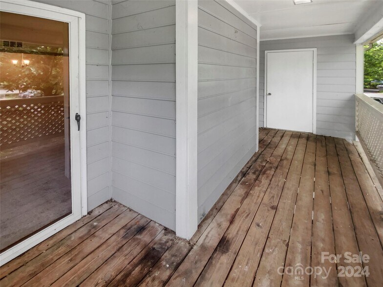 Balcony - 6003 Treetop Ct