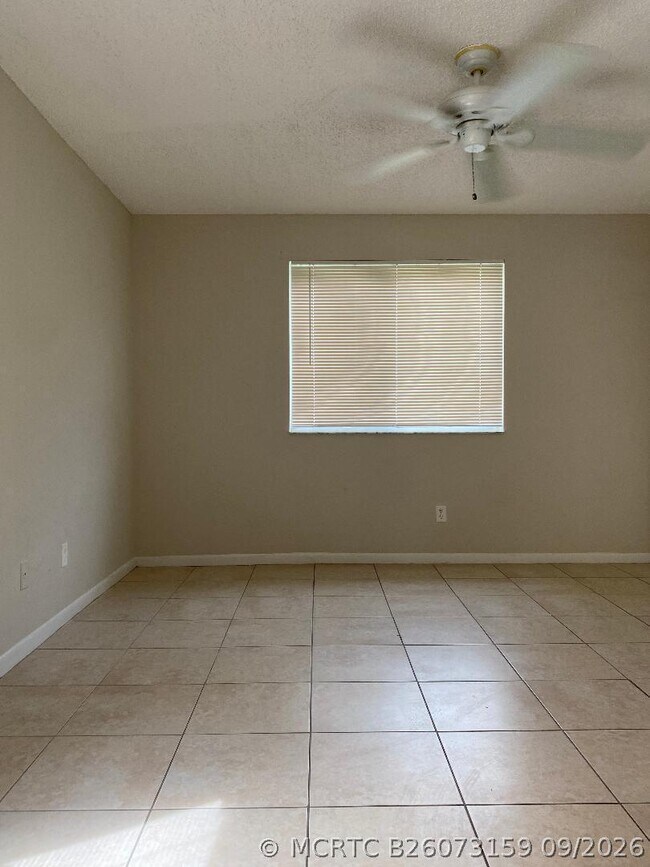 Building Photo - 1095 Coral Club Dr