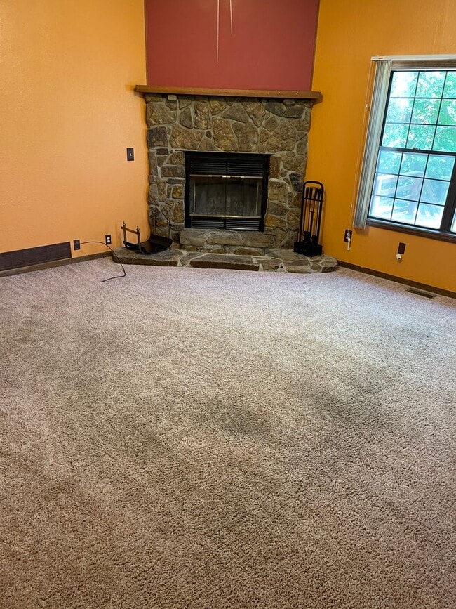 Building Photo - Available July 25th!!! No showings until June 1st