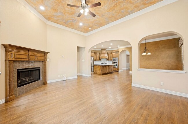 Building Photo - 4046 E Hill Dr